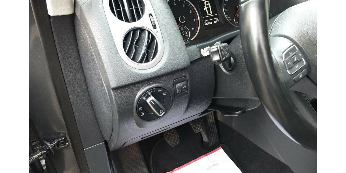 VW Tiguan TEAM orig.ATM ca 52 tkm XENON AHK PARKPILOT 112.432 km 10.598 &euro; Köln 50858