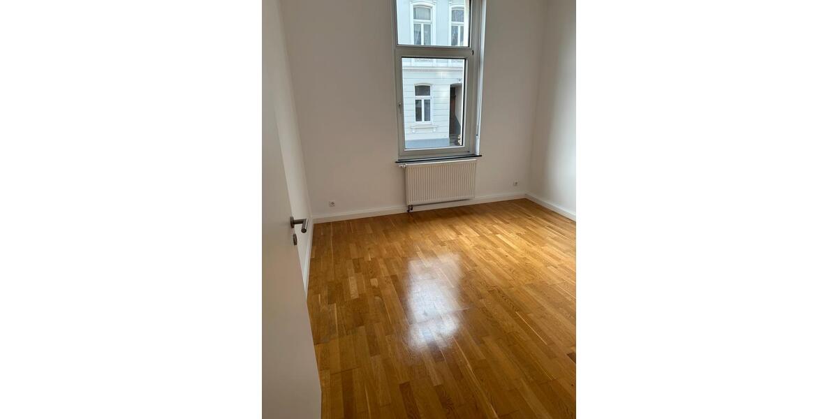 Etagenwohnung Brühl - 3 Zimmer, 90 m&sup2;, 1.200&euro; | Angebot:25418912
