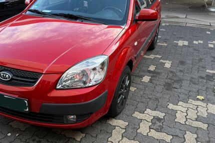 Kia Rio 105.000 km 2.100 &euro; Köln 50823