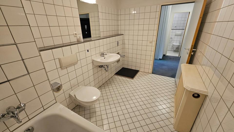 Eigentumswohnung 3,5 Zimmer 96,43m2 Balkon Aufzug 2 Parkplätze 3.5 zimmer