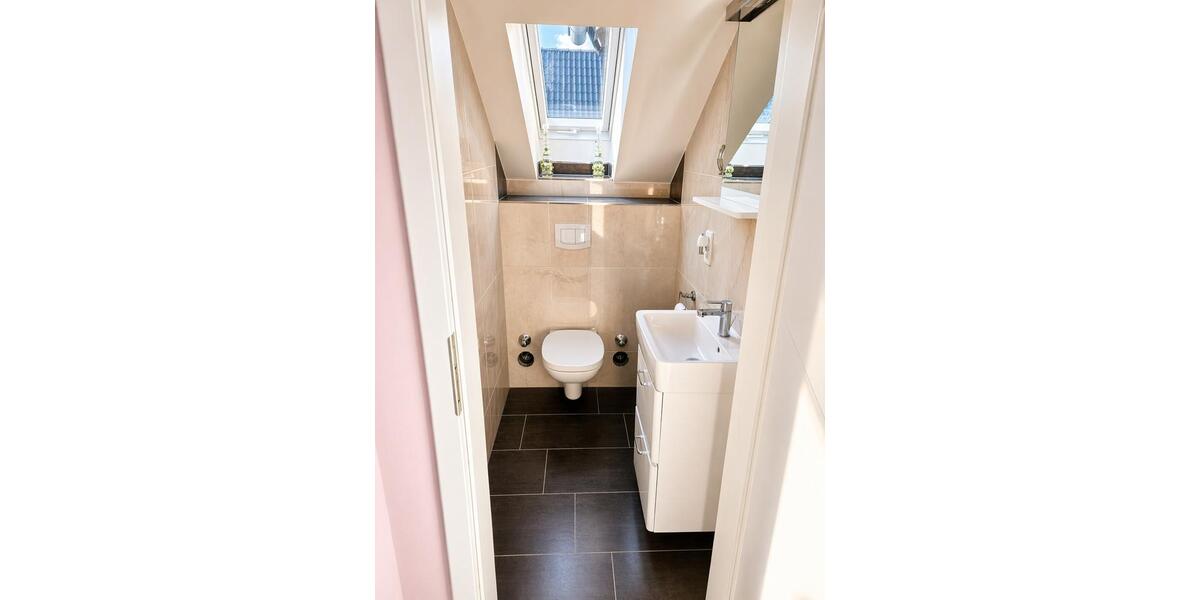 Dachgeschoßwohnung Köln Kalk - 3 Zimmer, 93 m&sup2;, 1.550&euro; | Angebot:26256388