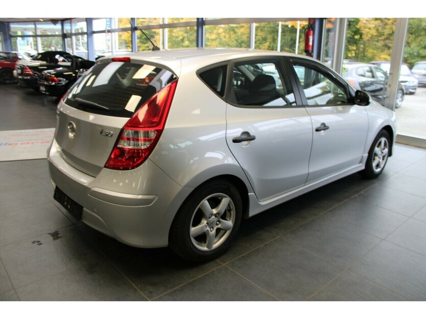 Hyundai i30 1.4 - WENIG KILOMETER - Klima - SHZ - 44.976 km 7.980 € Euskirchen 53881