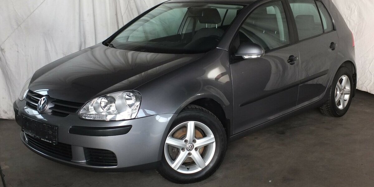 VW Golf TRENDLINE KLIMAAUTOMATIK 5-TÜRIG 132.115 km 4.904 € Köln 50858