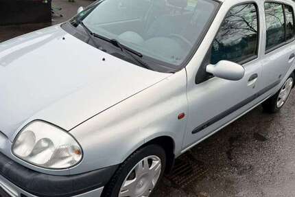 Renault Clio 72.300 km 1.700 &euro; Köln 51069