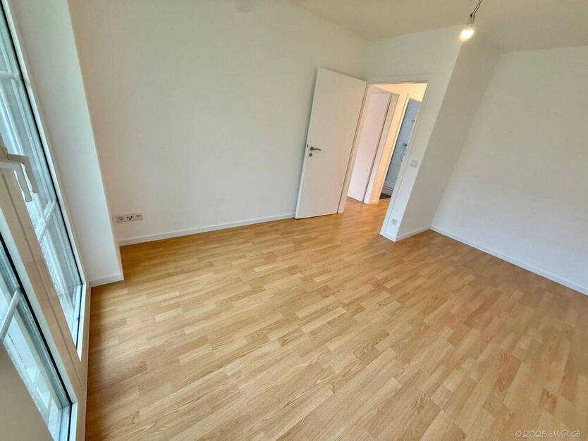**Lichtdurchflutetes Familiendomizil in begehrter Lage von Kaiserswerth**PROVISIONSFREI**
