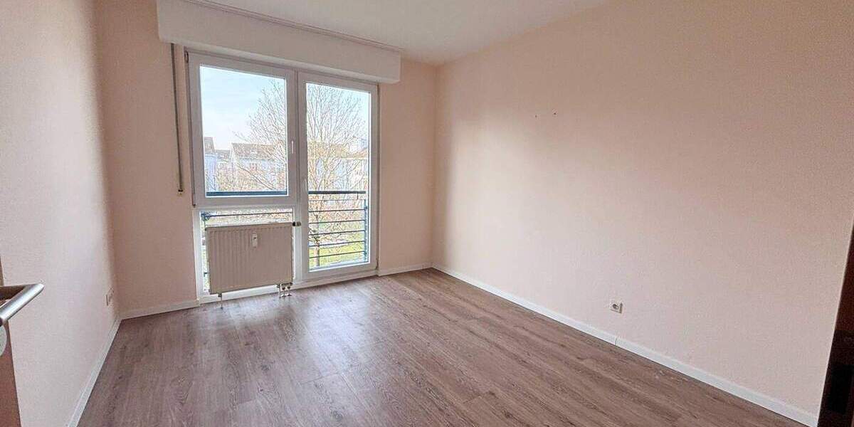 Hochwertige ETW mit Tiefgaragenstellplatz u. EBK in zentraler aber ruhiger Lage von Lev.-Schlebusch 3 zimmer