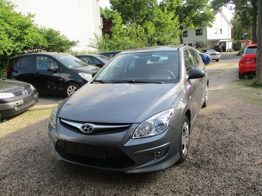 Hyundai i30 146.000 km 2.450 € Bonn 53175