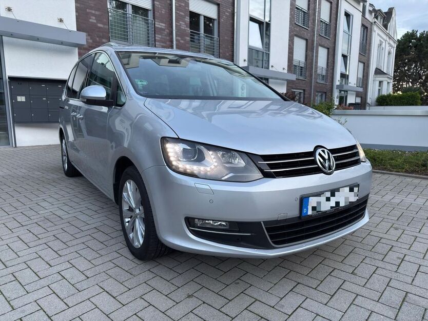 VW Sharan 233.181 km 9.499 € Köln 50933