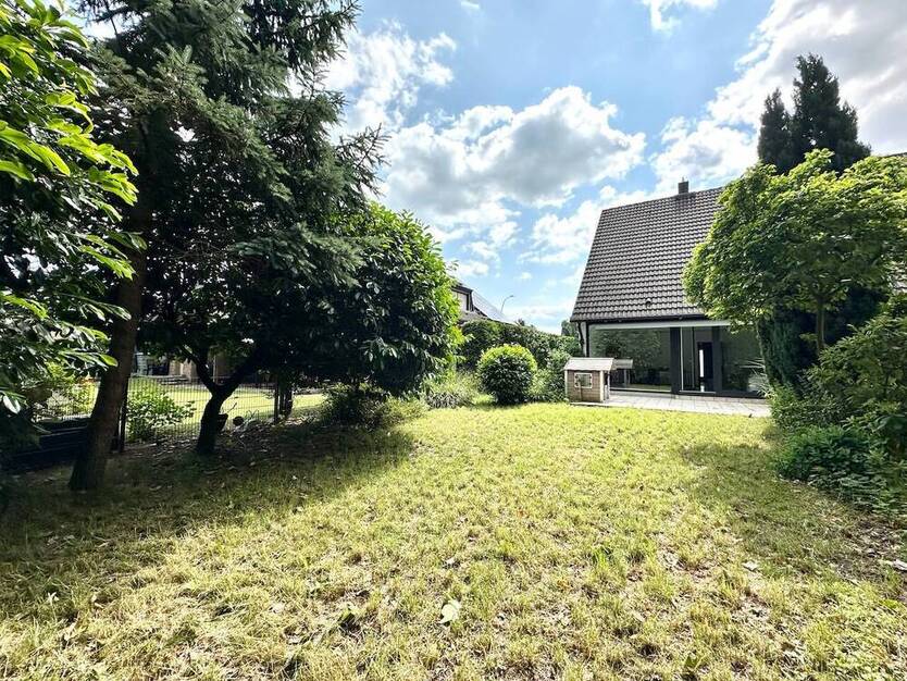 Doppelhaushälfte mit schönem Garten in beliebter Wohnlage