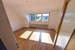Dachgeschoßwohnung Köln Porz - 3 Zimmer, 80 m&sup2;, 1.200&euro; | Angebot:27621872