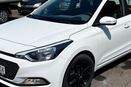 Hyundai i20 37.800 km 11.950 &euro; Solingen 42659