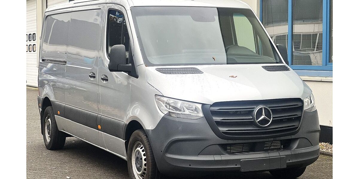 Mercedes-Benz Sprinter 99.155 km 22.500 € Köln 50858