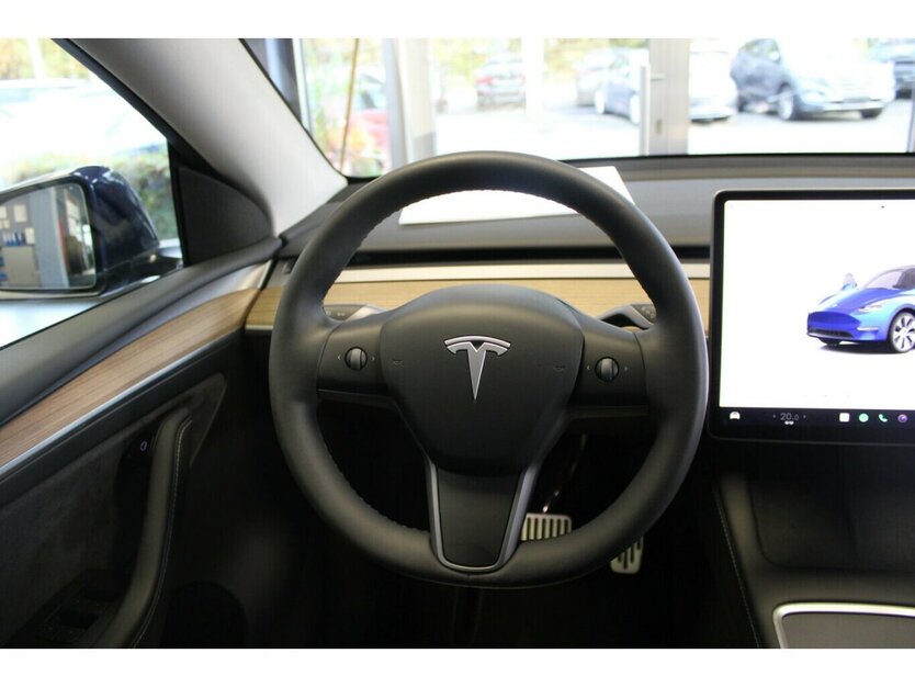 Tesla Model Y RWD 33.530 km 32.980 € Euskirchen 53881