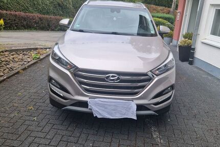 Hyundai TUCSON 50.000 km 14.200 &euro; Bonn 53175