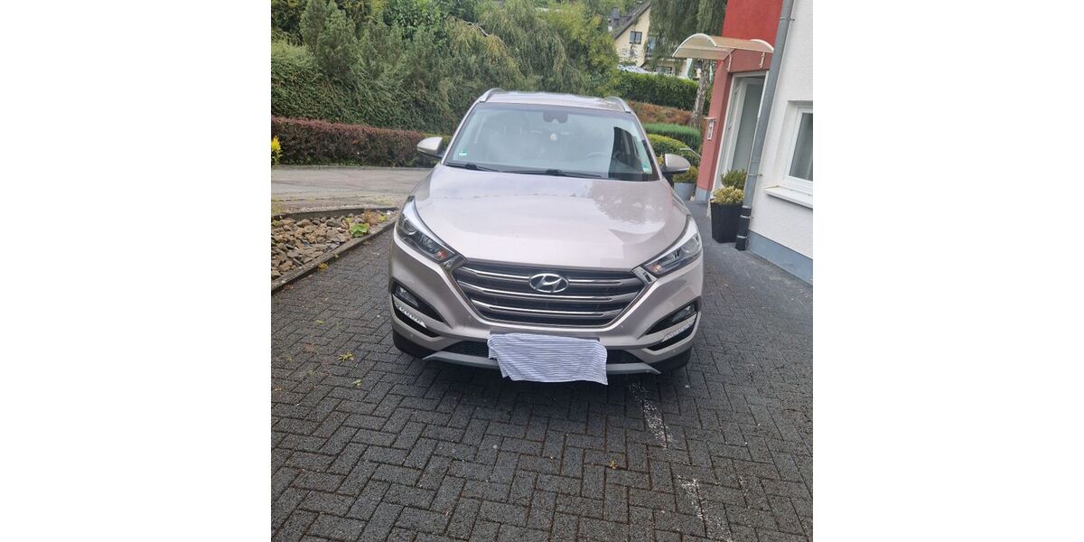 Hyundai TUCSON 50.000 km 14.200 &euro; Bonn 53175