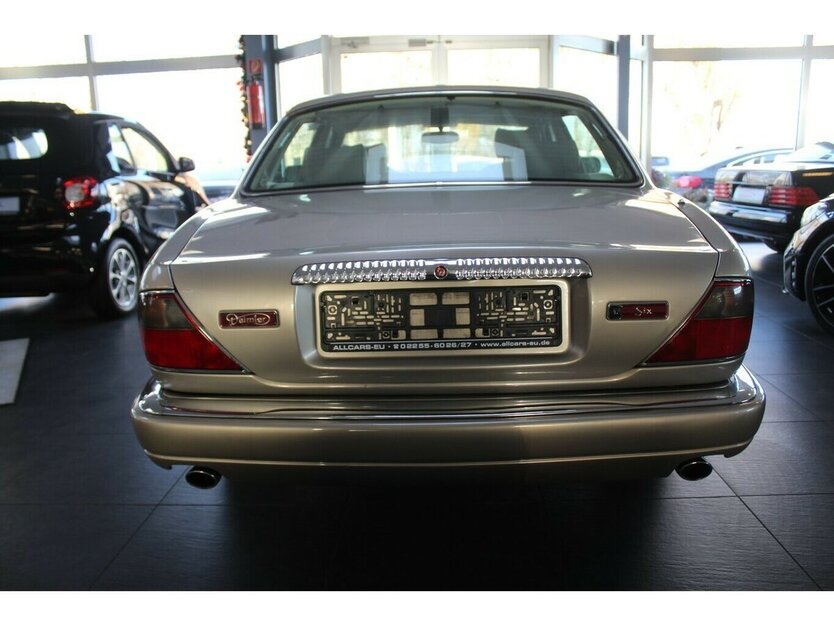 Jaguar XJ 4.0 Lang Automatik - Leder - Schiebedach - 119.865 km 19.980 € Euskirchen 53881