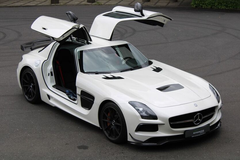 Mercedes-Benz SLS AMG 1.486 km 999.350 € Neuss 41460
