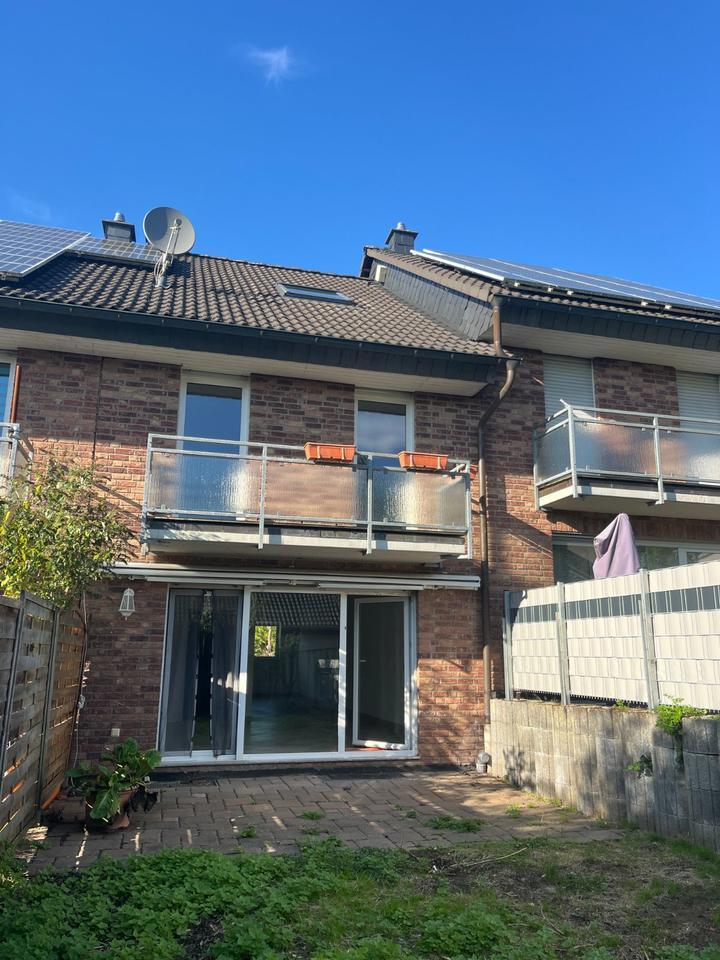**Renoviertes, großzügiges Reihenmittelhaus in Leverkusen Kursiefen**