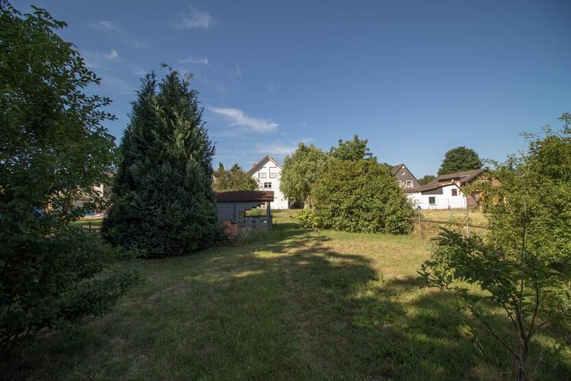 Nähe Köln freistehendes EFH großer Garten 3 Garagen in Nörvenich