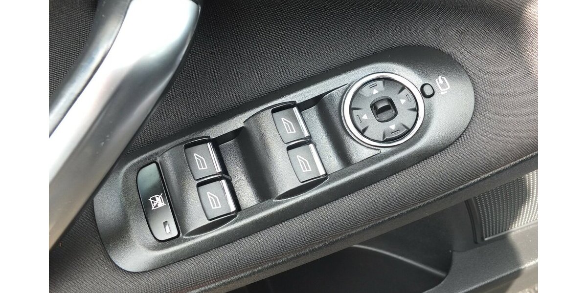 Ford Mondeo 2.0TDCi WM26: NAVI XENON PDC AHK BLUETOOTH 143.215 km 8.908 &euro; Köln 50858