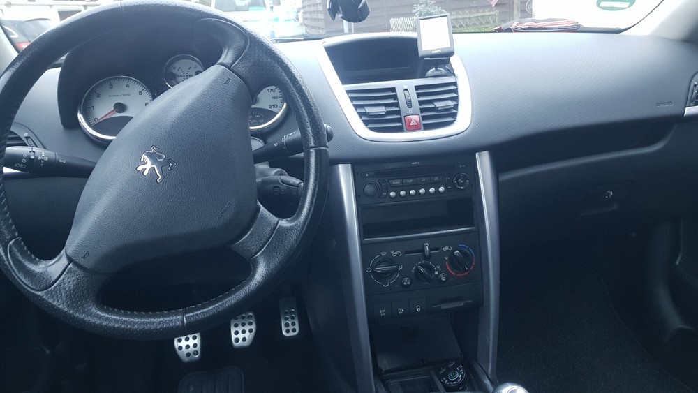 Peugeot 207cc Coupé Sport 141.000 km 3.890 € Pulheim 50259