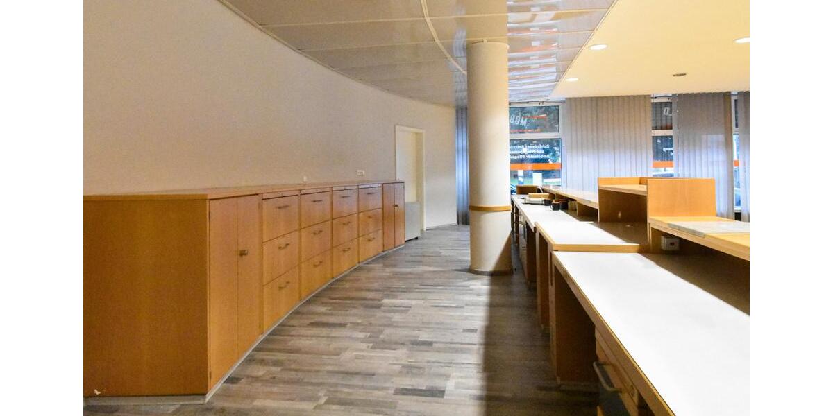 Besonder Fläche für Büro oder Praxis perfekt gelegen in Solingen-Wald.TEILBAR! zimmer