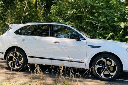 Bentley Bentayga 15.600 km 214.900 € Köln 50858