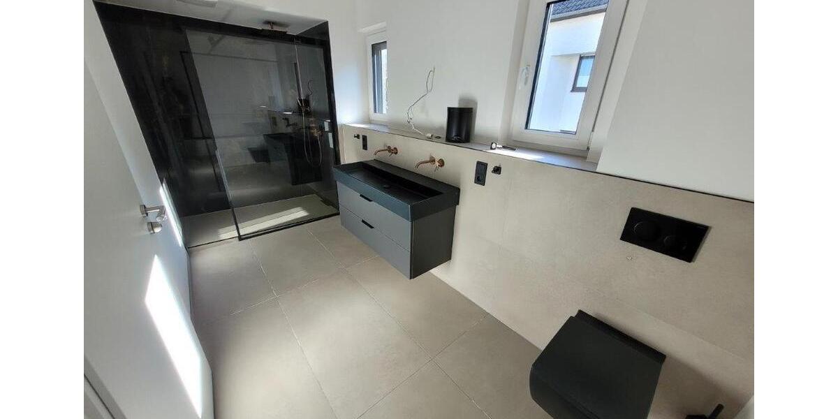 Traumhaus mit moderner Ausstattung und Carport nahe Bürgerbusch 5 zimmer