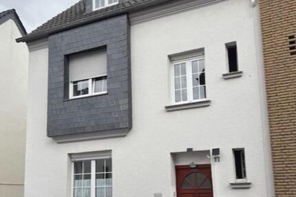Einfamilienhaus + Garten provisionsfrei, 8 Zimmer 2 Bäder 53879