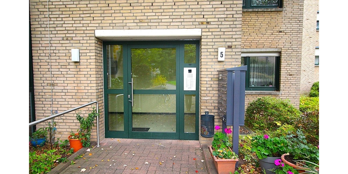 Gut geschnittene, barrierearme und bezugsfreie 4 Zimmer-Wohnung mit Balkon und Tiefgaragenstellplatz - Etagenwohnung Bonn / Tannenbusch Tannenbusch | Angebot:26196067