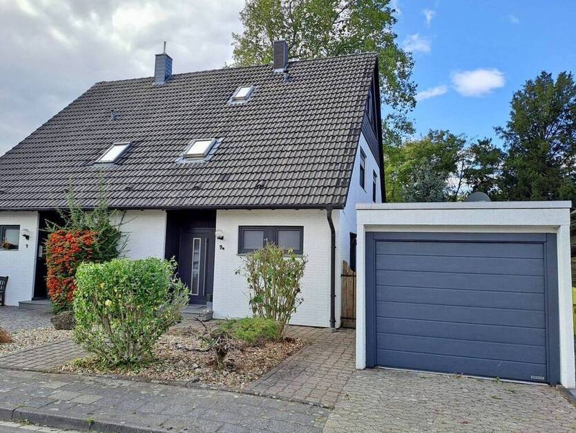 Doppelhaushälfte mit schönem Garten in beliebter Wohnlage