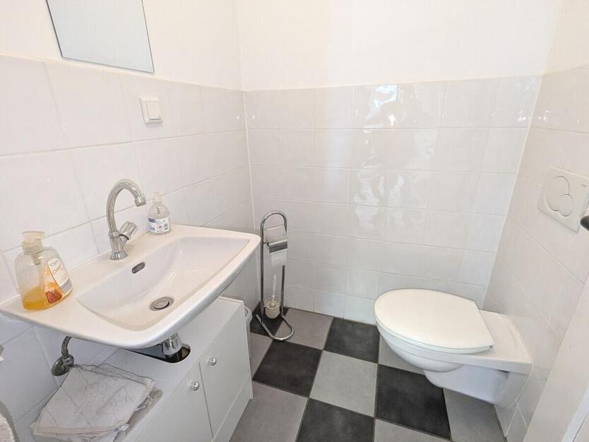 Vielseitig nutzbare Lagerhalle mit Büro in Grevenbroich zu vermieten zimmer