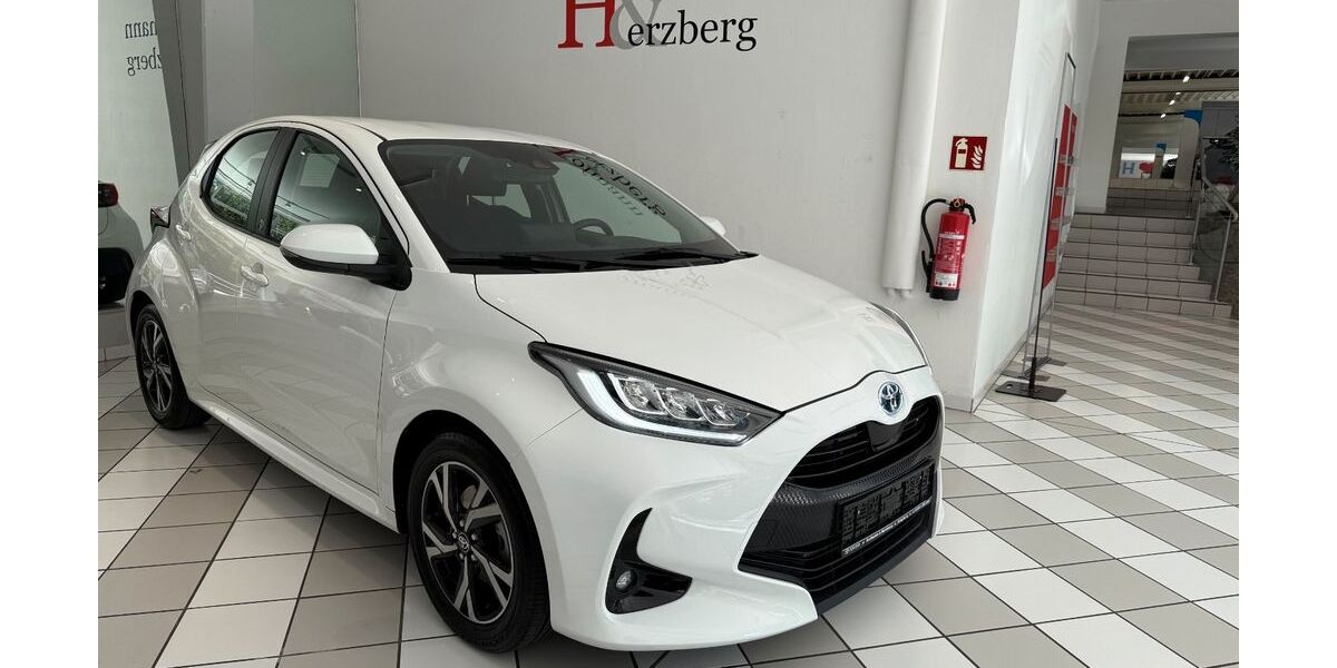 Toyota Yaris 18.960 km 17.490 &euro; Siegburg 53721