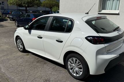 Peugeot 208 32.000 km 10.980 &euro; Köln 50668