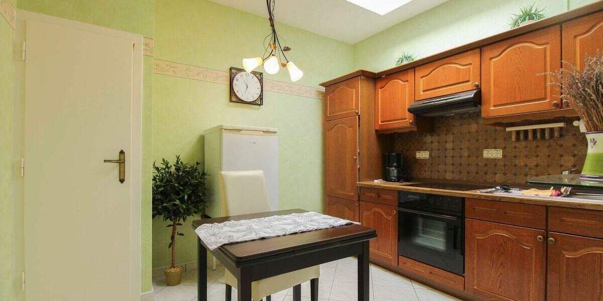 Wohn- und Geschäftshaus mit Werkstatt, Lagerflächen und Garagen in Bad Godesberg zimmer