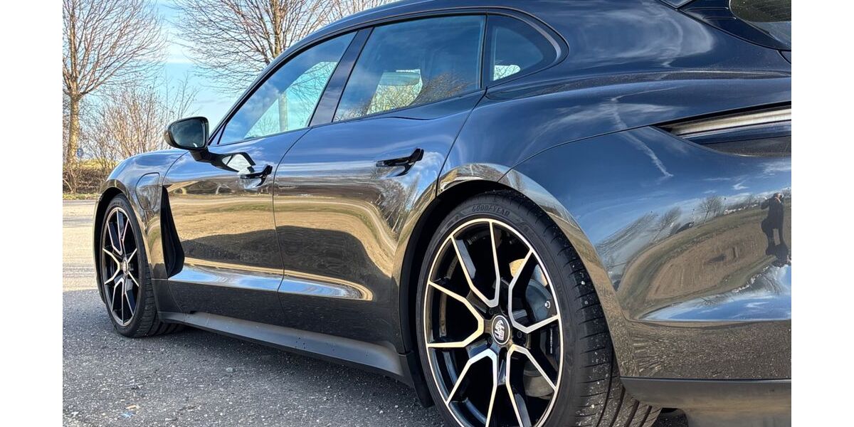 Porsche Taycan 12.800 km 63.900 &euro; Bergheim 50129