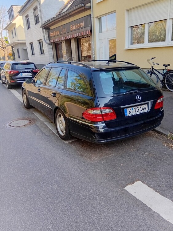 Mercedes-Benz E 280 Combi 4 Matic 271.788 km 3.400 € Köln 50667