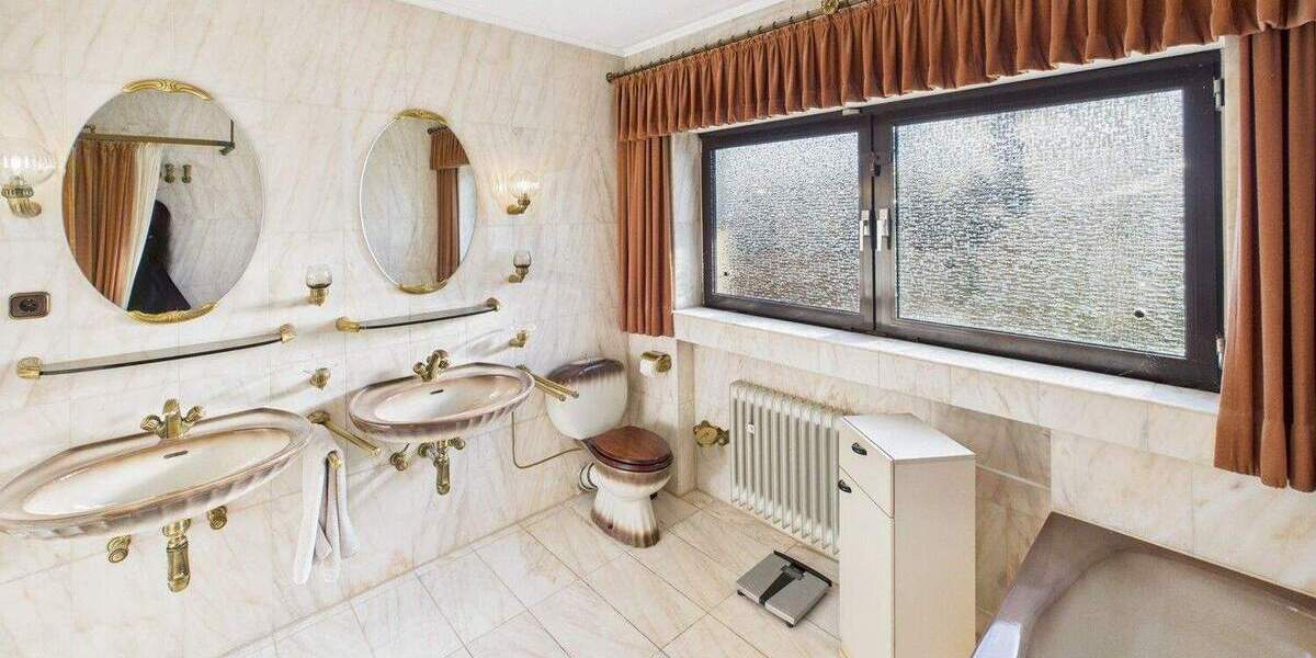 Waldrandlage in Königsdorf: Großzügiger Walmdachbungalow mit viel Potenzial 4 zimmer