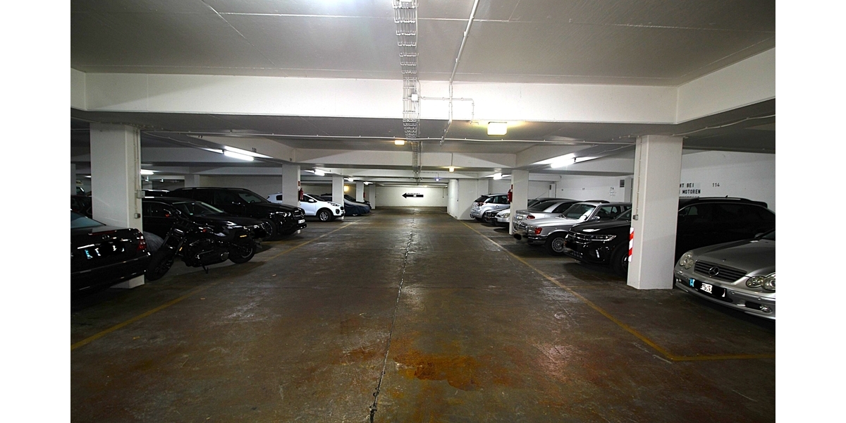 Bezugsfreie, große und barrierearme 4 Zimmer-Wohnung mit Balkon und Tiefgaragenstellplatz 4 zimmer