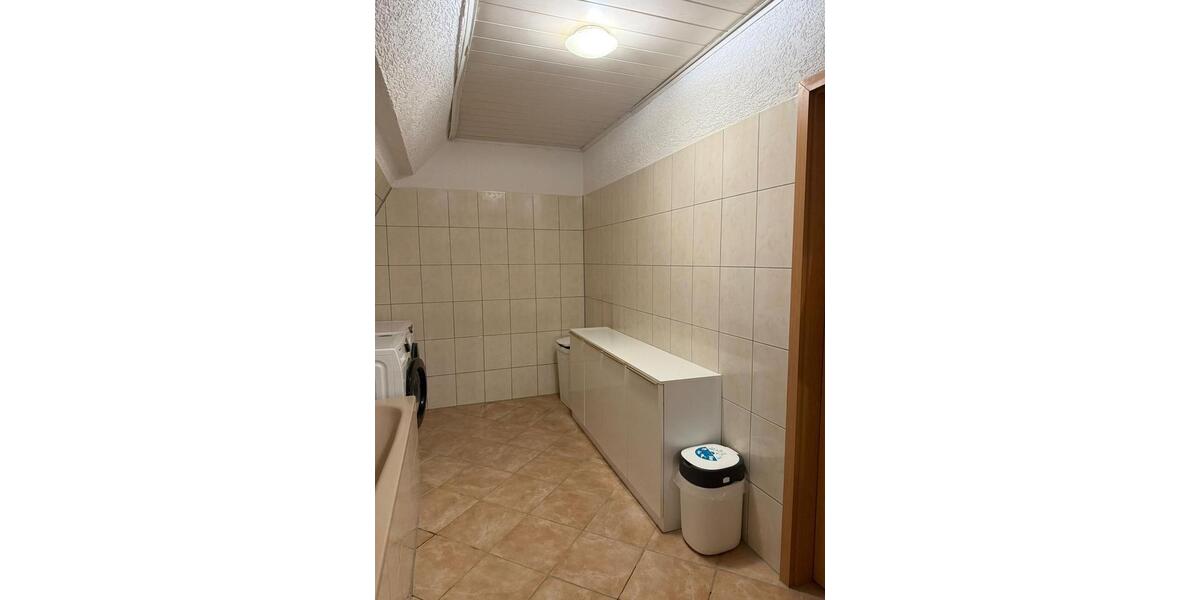 Dachgeschoßwohnung Solingen Ohligs - 3 Zimmer, 93 m&sup2;, 1.160&euro; | Angebot:26033785