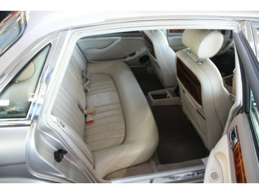 Jaguar XJ 4.0 Lang Automatik - Leder - Schiebedach - 119.865 km 19.980 € Euskirchen 53881