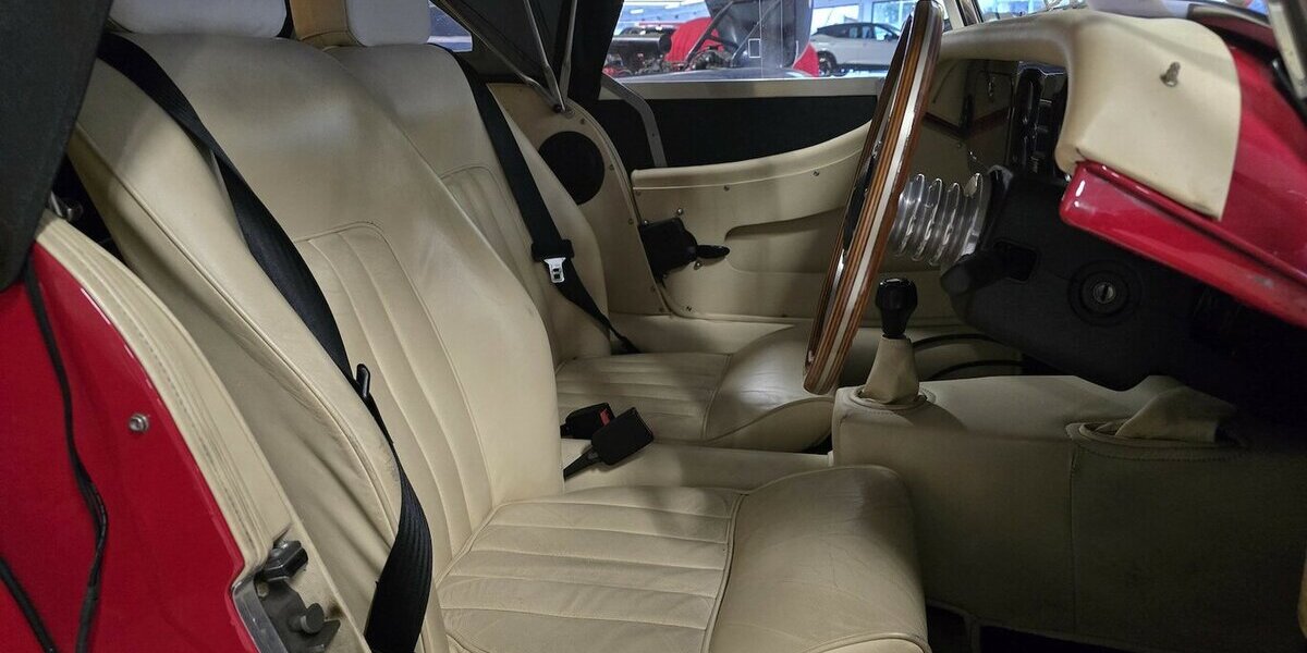 Morgan Plus 8 17.227 km 49.900 &euro; Wermelskirchen 42929