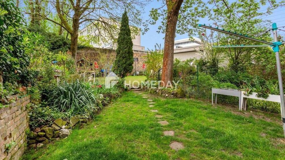 Altbau-Mehrfamilienhaus mit 6 Wohneinheiten und gemeinschaftlichem Garten