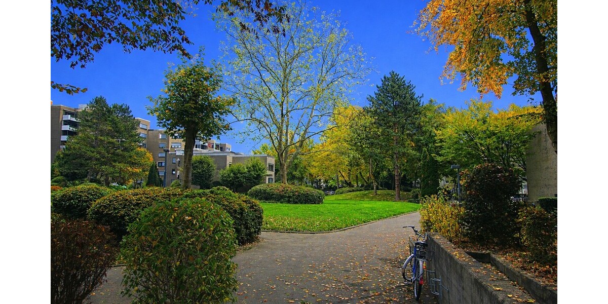 Bezugsfreie, große und barrierearme 4 Zimmer-Wohnung mit Balkon und Tiefgaragenstellplatz 4 zimmer