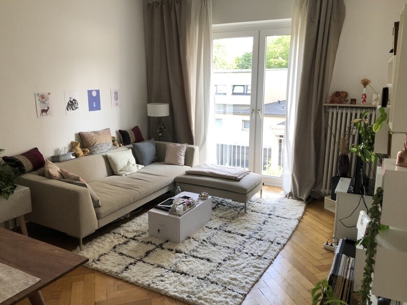 Mitten in der Stadt und trotzdem ruhig wohnen - Balkon und Einbauküche