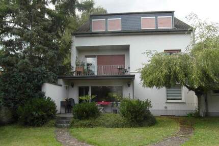 Freistehendes gepflegtes Dreiparteienhaus schöner Garten und Garage - Wohnung im Erdgeschoss bezugsfrei - beliebter Wohnort Köln Weiß