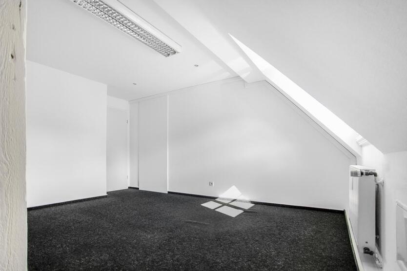 Büro mit herrlichem Blick , frischgestrichen - sofort Bezug möglich zimmer