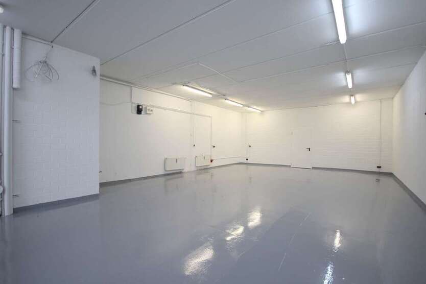 Halle in Hürth 1.000 € 116 m²