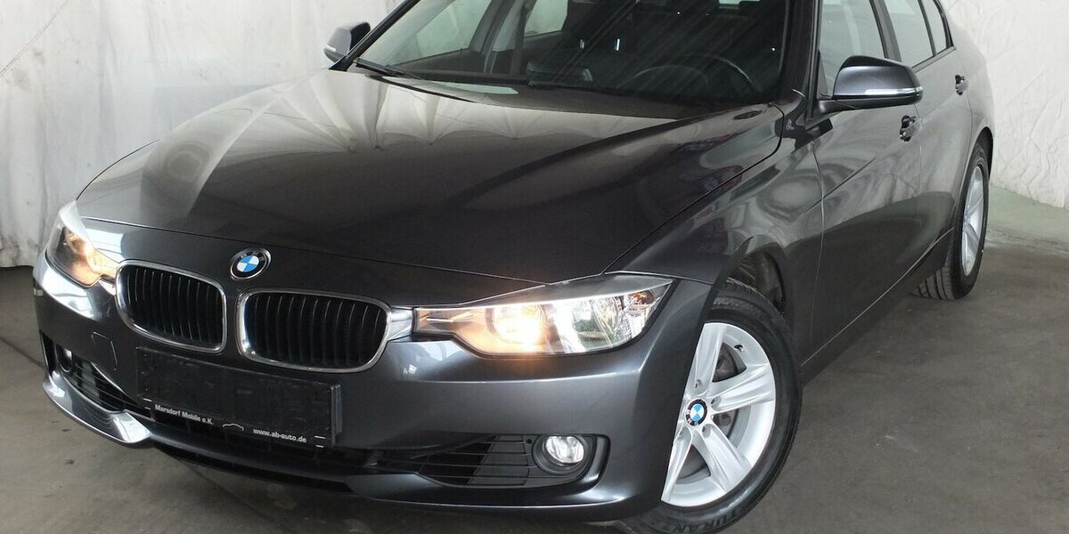BMW 320i KLIMAAUTOM GARANTIE 1.HAND PDC SHZ BLUETOOTH 137.515 km 10.998 &euro; Köln 50858