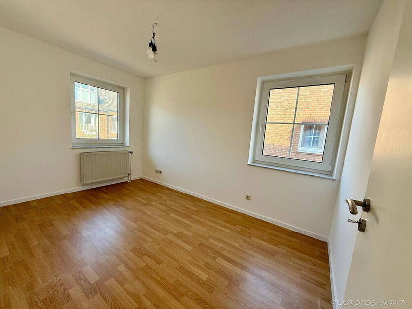 **Lichtdurchflutetes Familiendomizil in begehrter Lage von Kaiserswerth**PROVISIONSFREI**